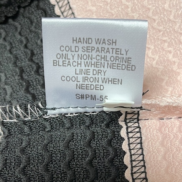 Luna Louisa Bandage Dress - Picture 10 of 10